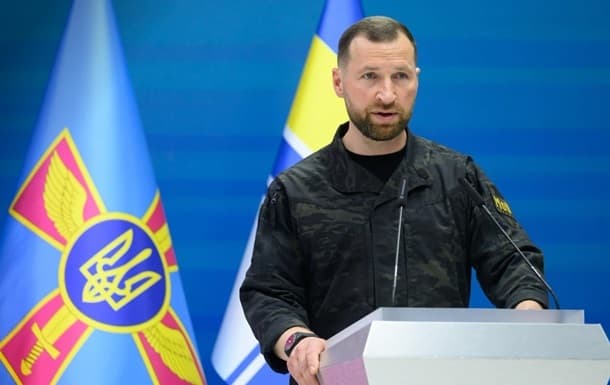 Új védelmi miniszter közös munkára invitálta elődjét, de konkrét pozíciót nem kínált