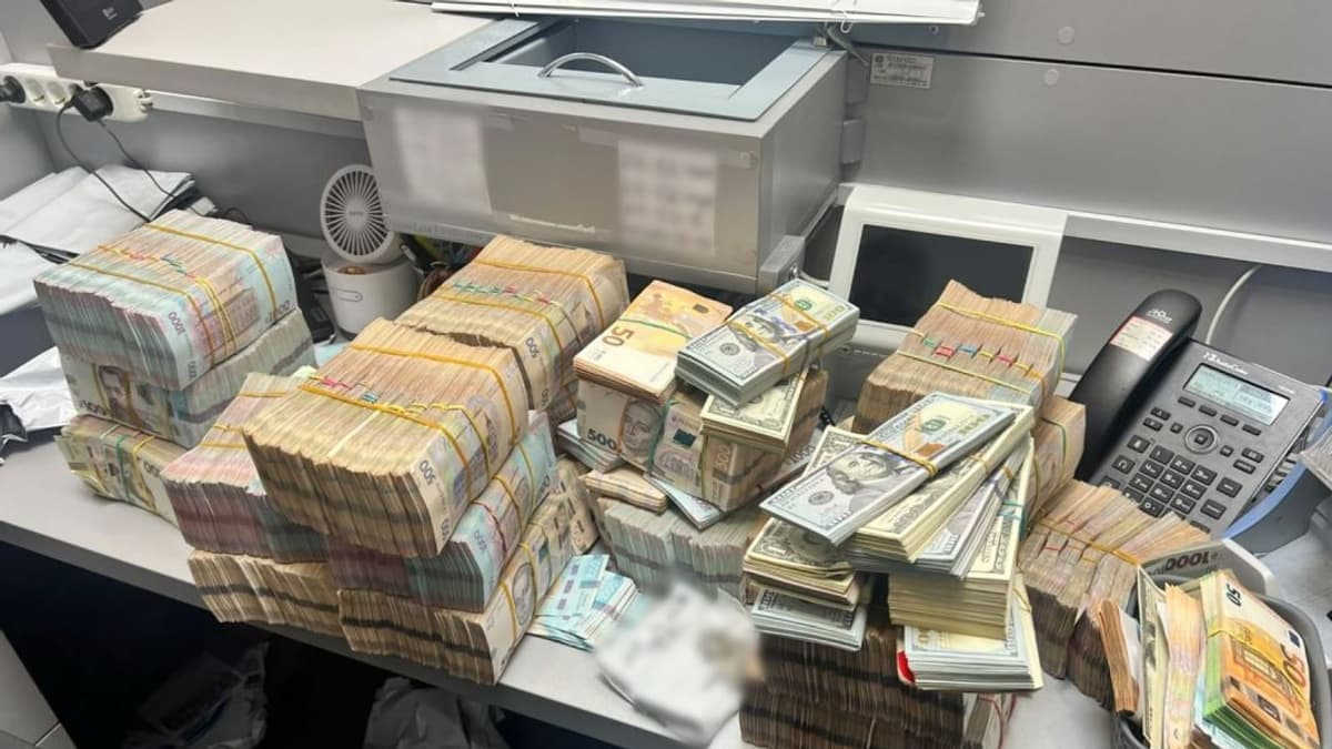 Illegális pénzmozgás Ukrajnában: titkos alagutakban rejtegették a több száz millió hrivnyát