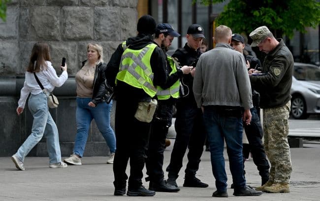 Ternopilban összecsapás tört ki a területi toborzók és civilek között, több katona megsérült