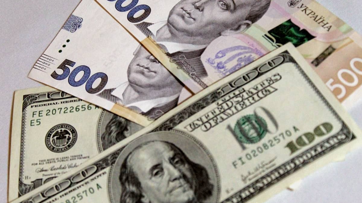 Nőtt a dollár értéke az ukrán bankokban, az euró ára megközelíti az 51 hrivnyát