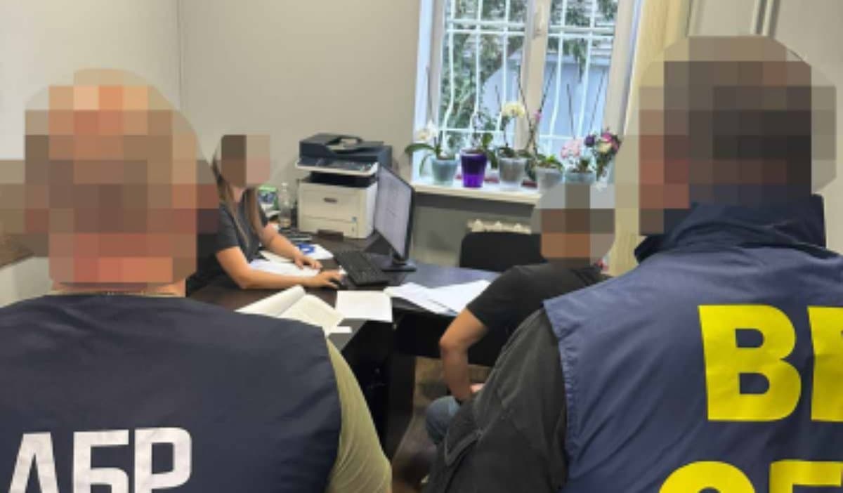 Két SZBU-munkatársat vádolnak embercsempészettel Kárpátalján
