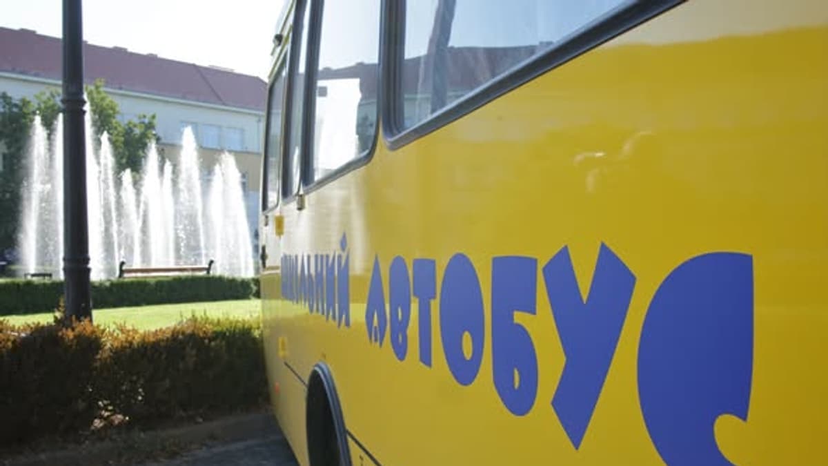 Új iskolabuszok segítik a kárpátaljai tanulók közlekedését