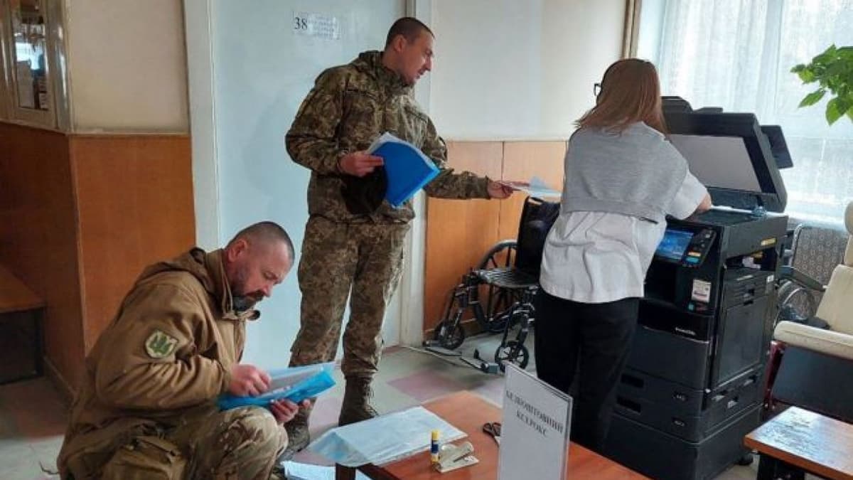Az ukrán hadsereg szigorítja a katonaorvosi vizsgálatok ellenőrzését