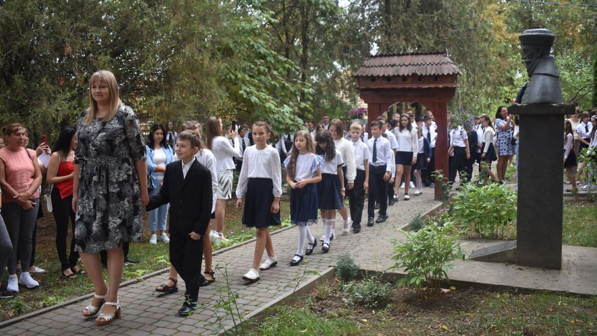 Ukrajna bővíti a kisebbségi oktatás jogait az uniós nyelveken
