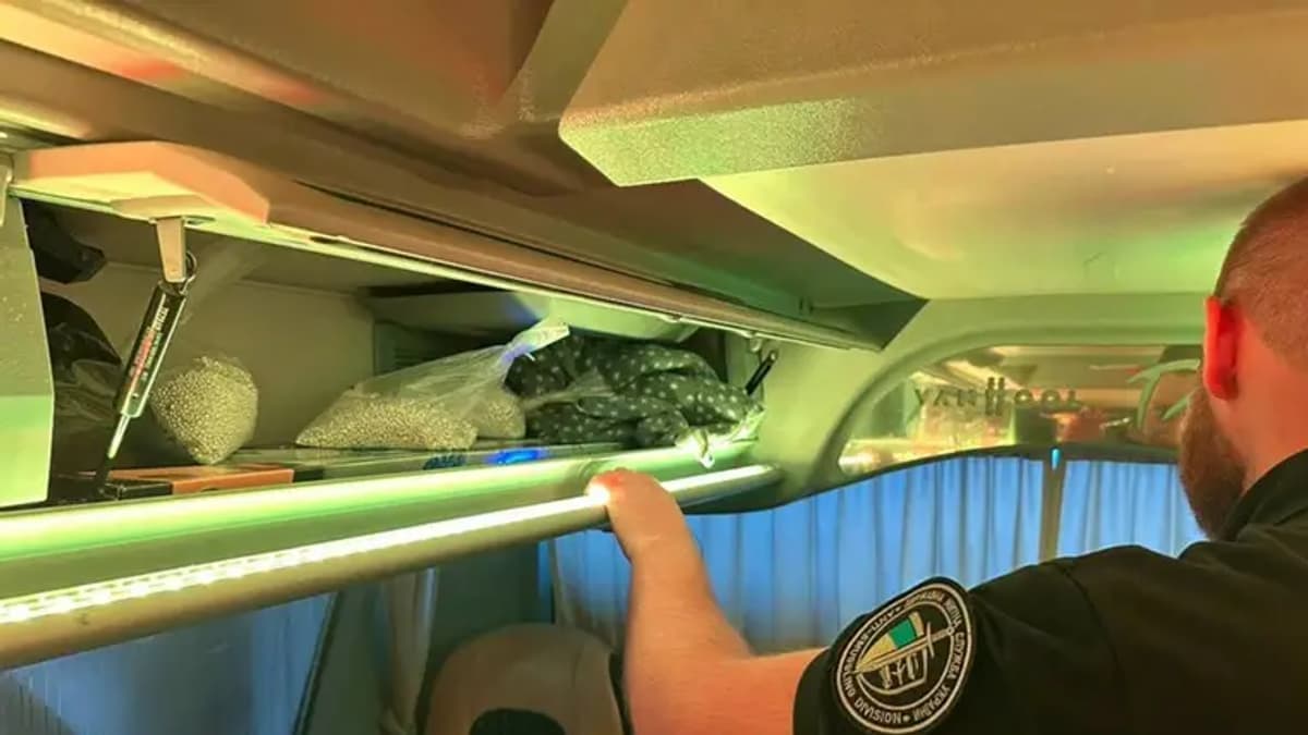 Több mint 20 kiló ezüstöt próbált csempészni egy olasz buszsofőr Kárpátalján