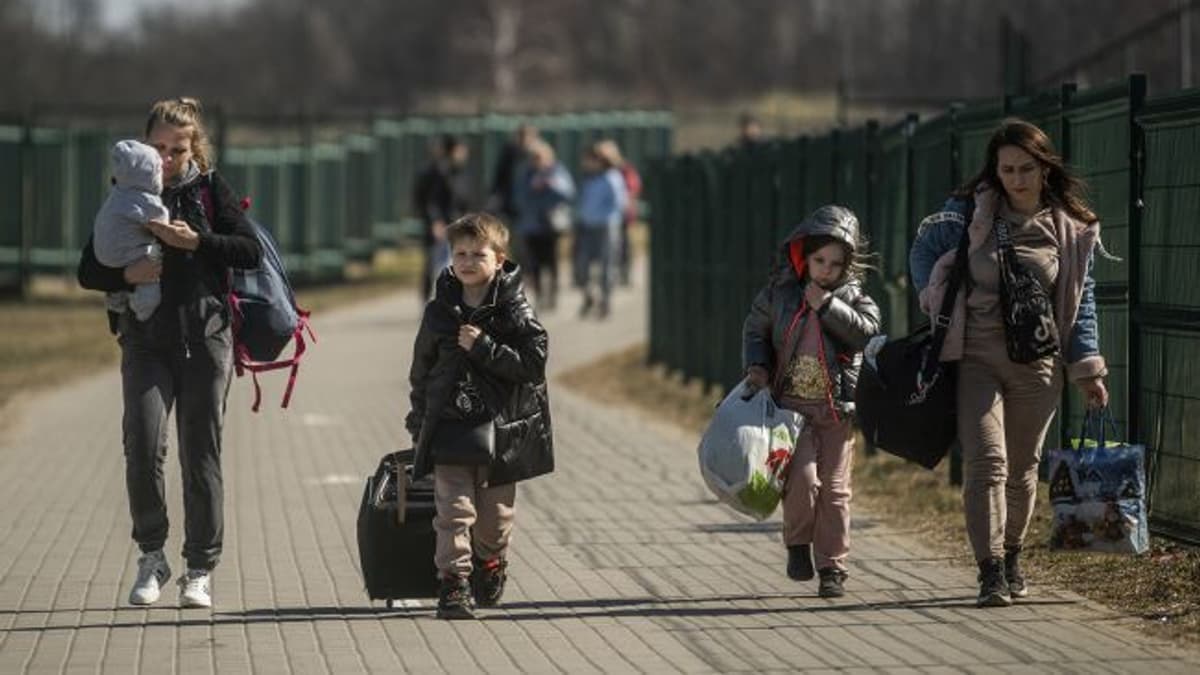 Ukrajna szomszédos országok területére helyezné át határellenőrző pontjait a légitámadások miatt