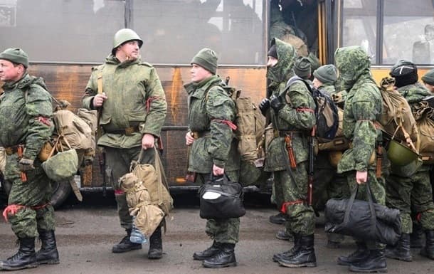 Kényszermobilizáció terjed Oroszországban: utcáról és munkahelyekről viszik el a férfiakat