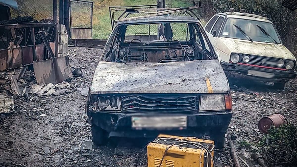 Kigyulladt egy gazdasági épület Malomréten, lakóház és gépkocsi is károsodott