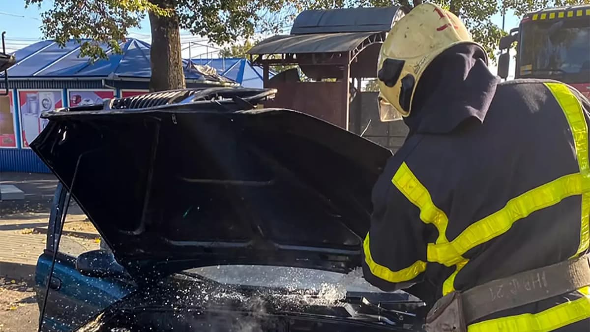 Motorháztető gyulladt ki egy Daewoo Munkácson