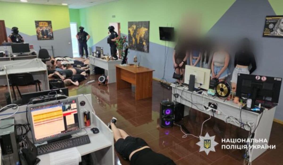 Több mint 90 illegális call centert számoltak fel Ukrajnában