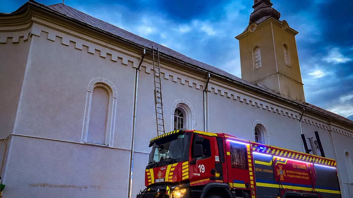 Tűzoltók mentették meg az Ugljai templomot a teljes leégéstől