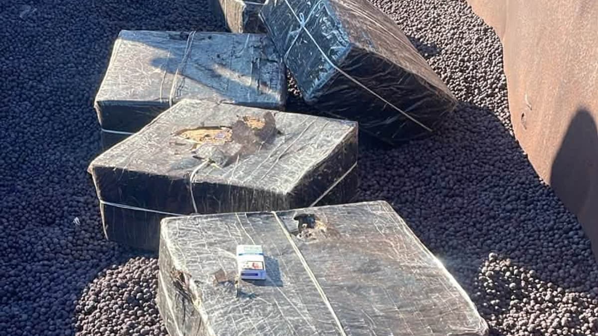 Több ezer doboz csempészett cigaretta bukkant elő egy tehervonaton