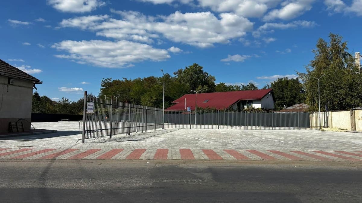 Új, ingyenes parkoló a munkácsi vár látogatóinak