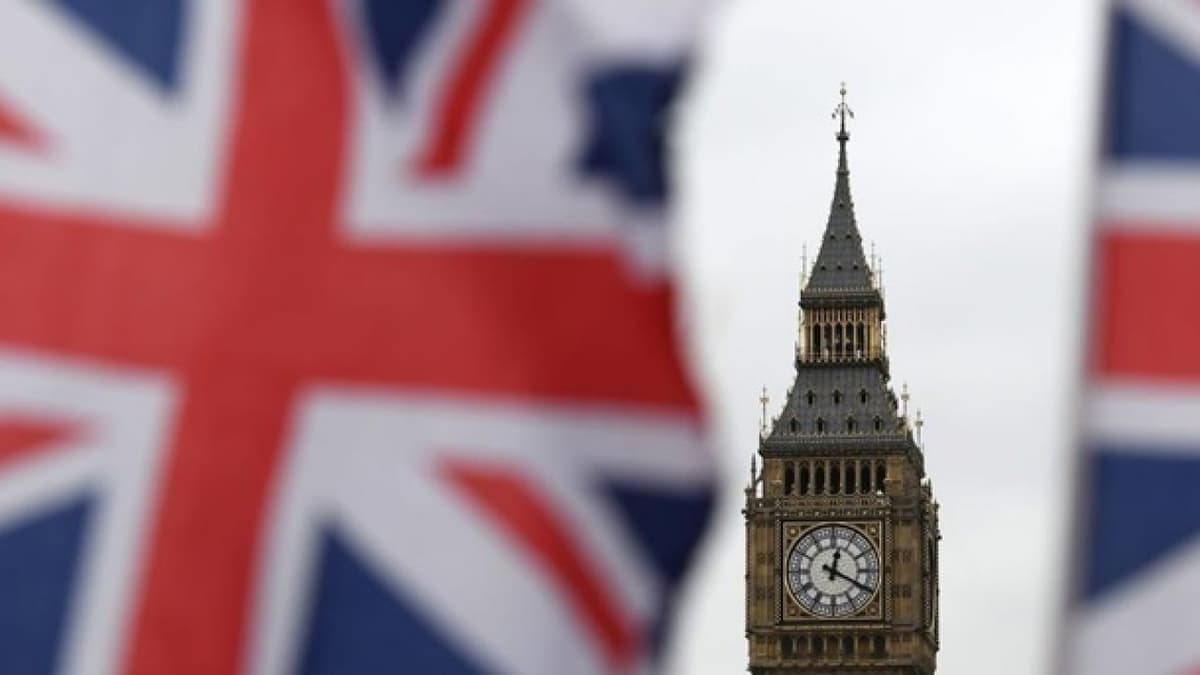 Nagy-Britannia két évtized után újraindítja nehézfegyver-gyártását