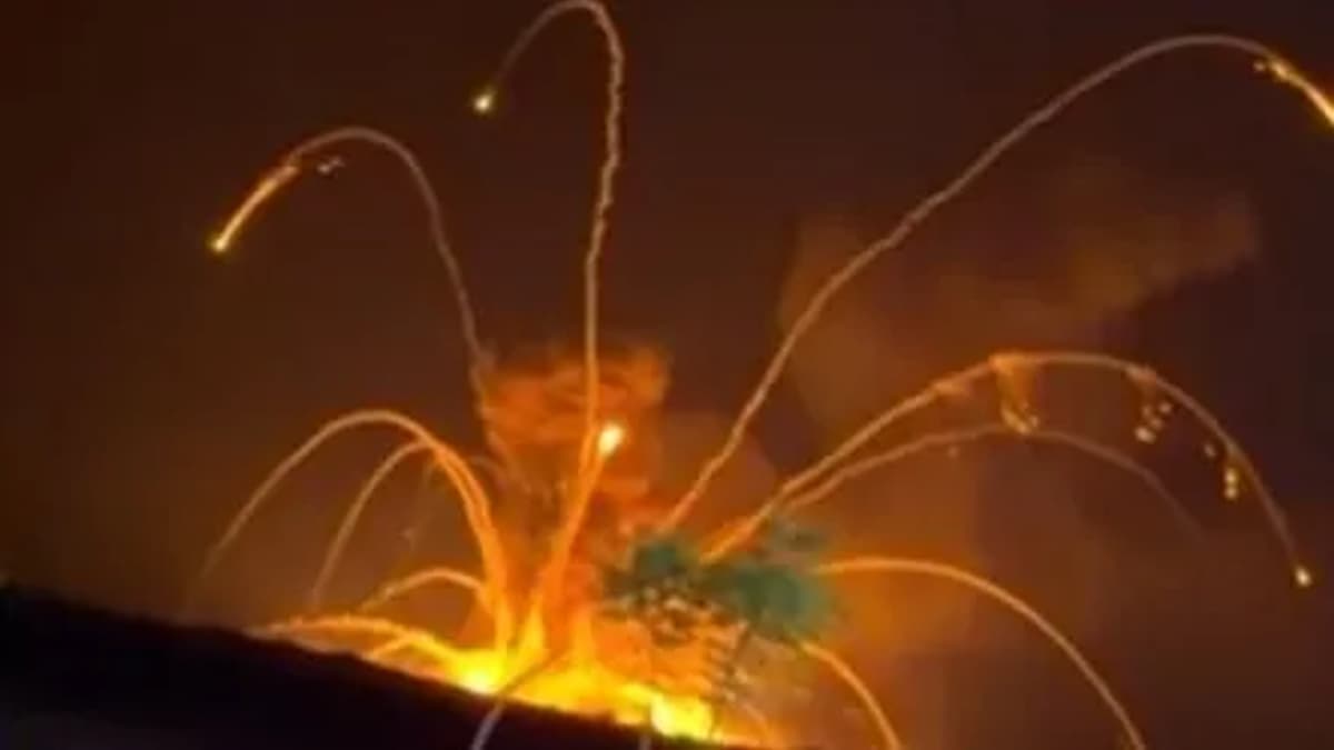 Hatalmas robbanás rázta meg a szíriai lőszerraktárt Aleppó közelében