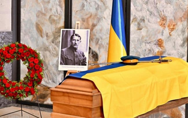 Jevhen Konovalec hamvait hazahozzák és újratemetik Ukrajnában