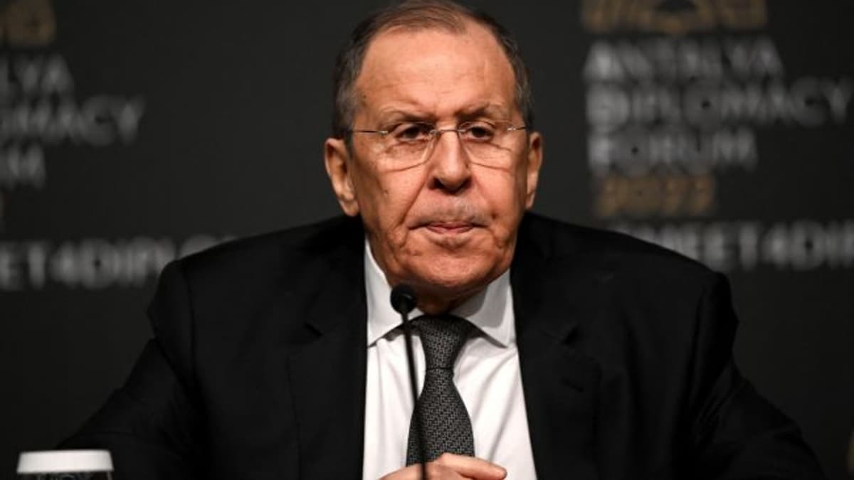 Lavrov: Oroszország nem állítja le a hadműveleteket Ukrajna ellen a béketárgyalások alatt sem