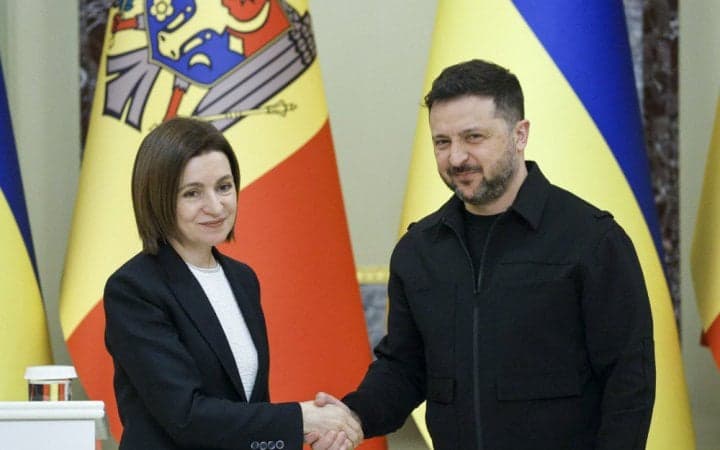 Zelenszkij Moldova függetlenségének ünnepén egyeztetett Sanduval és Dan-nal