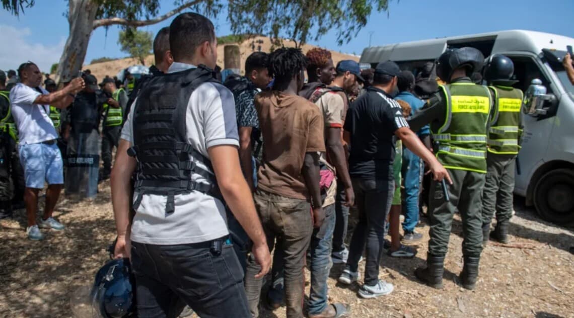 Ceutába tartó áttörési kísérlet: 111 migránst fogtak el Marokkóban