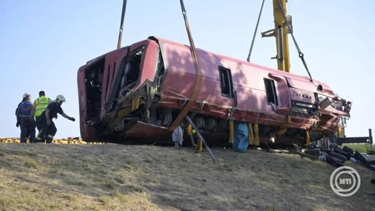 Tragikus buszbaleset az M3-ason: tizenkét halott és több súlyos sérült