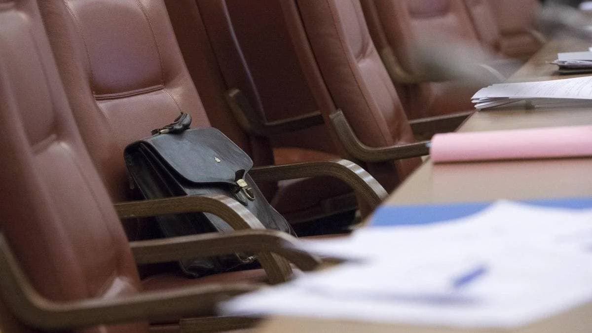 Több mint négyezer álláshely szűnik meg az ukrán államapparátusban