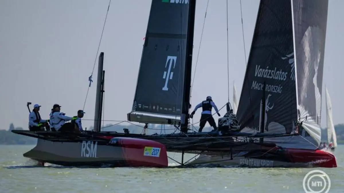 Balaton körül: Az RSM nyerte az 58. Kékszalag vitorlásversenyt