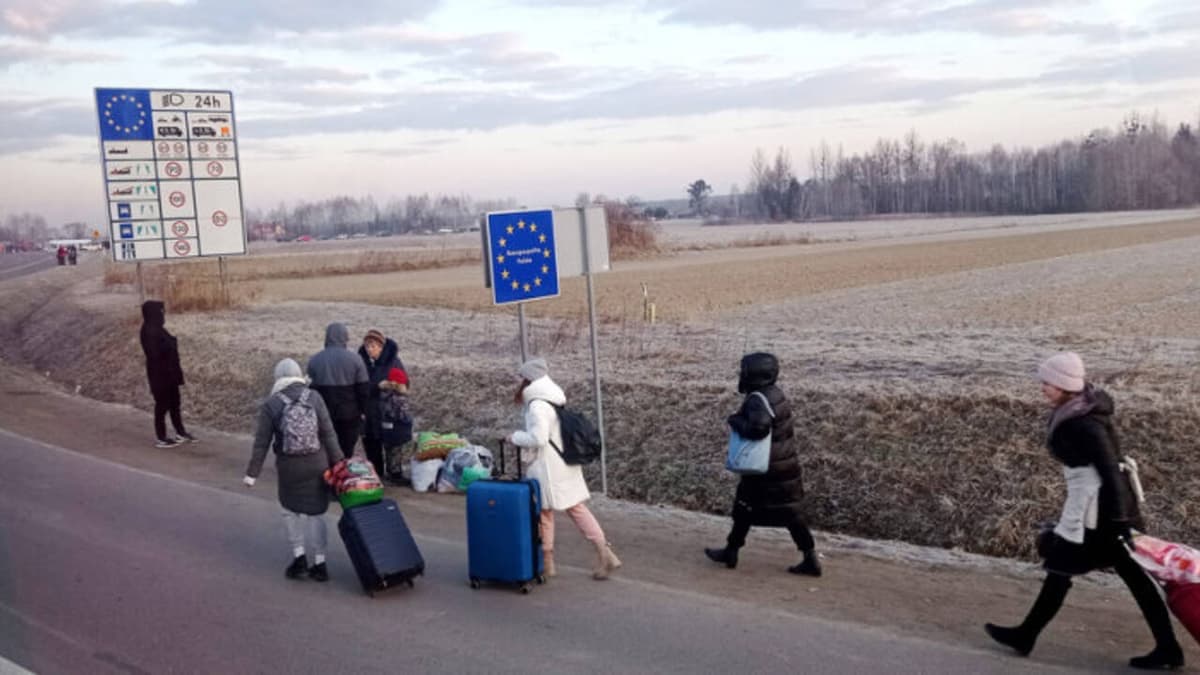 Zelenszkij súlyos menekülthullámról figyelmeztet: akár 20 millió ukrán kényszerülhet elhagyni hazáját