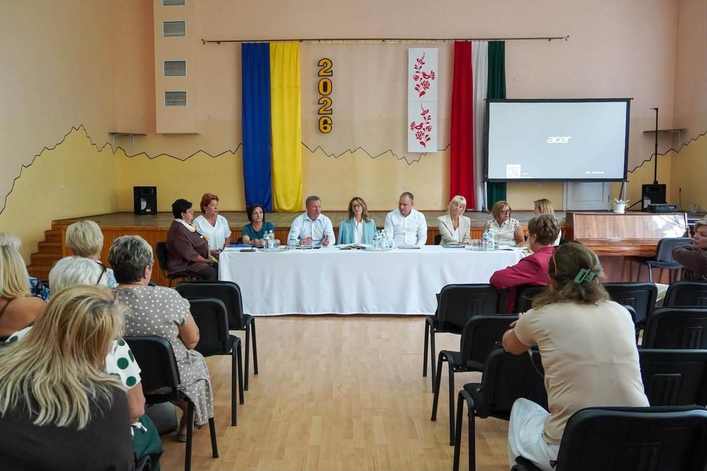 Egyeztetés az ungvári magyar iskolában: biztonság, oktatás és ingyenes étkeztetés a központban