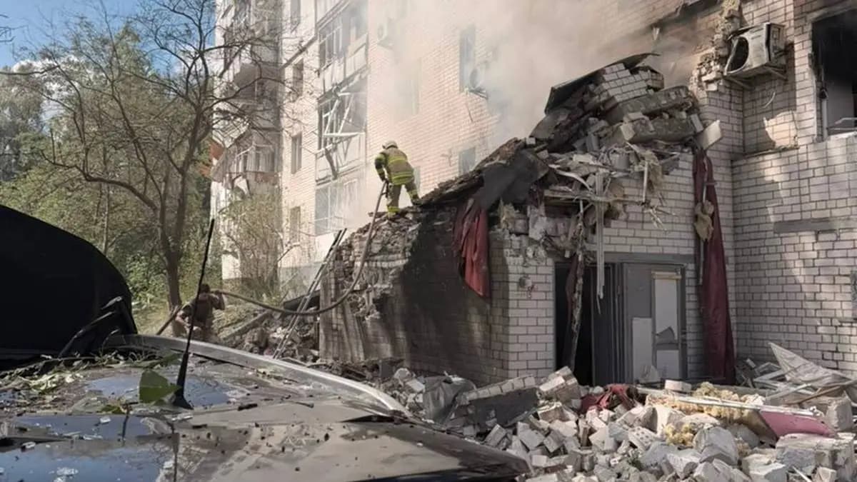 Orosz drón csapódott be Csernyihiv központjában: tűz és sérültek