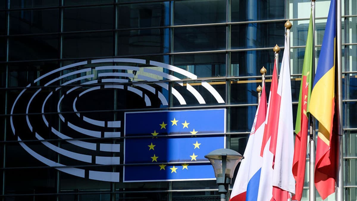 Hat EU-tagország a költségvetési szigorítás mellett a védelmi kiadások előtérbe helyezését kéri