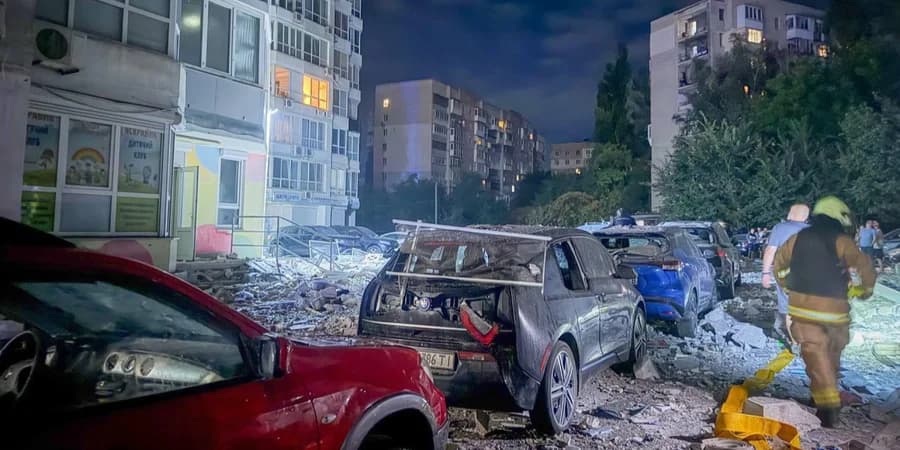 Odessza éjszakai támadása: civilek megsérültek, több épület súlyosan rongálódott