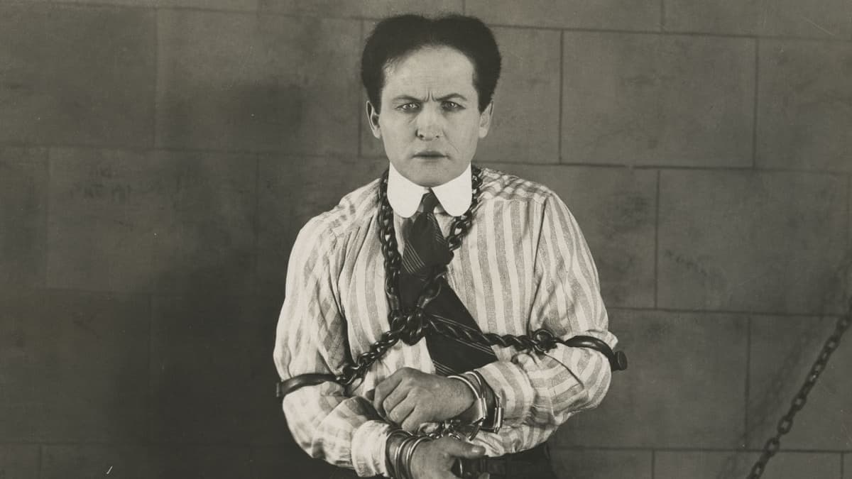 Száz éve hunyt el Harry Houdini, a világ legismertebb magyar származású illuzionistája