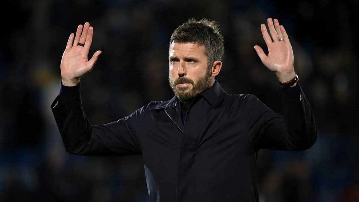 Maradhat Michael Carrick a Manchester United edzője a nehéz időszakban