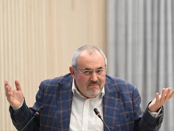 Borisz Nadezsdin Párizsba menekült az orosz elnyomás elől