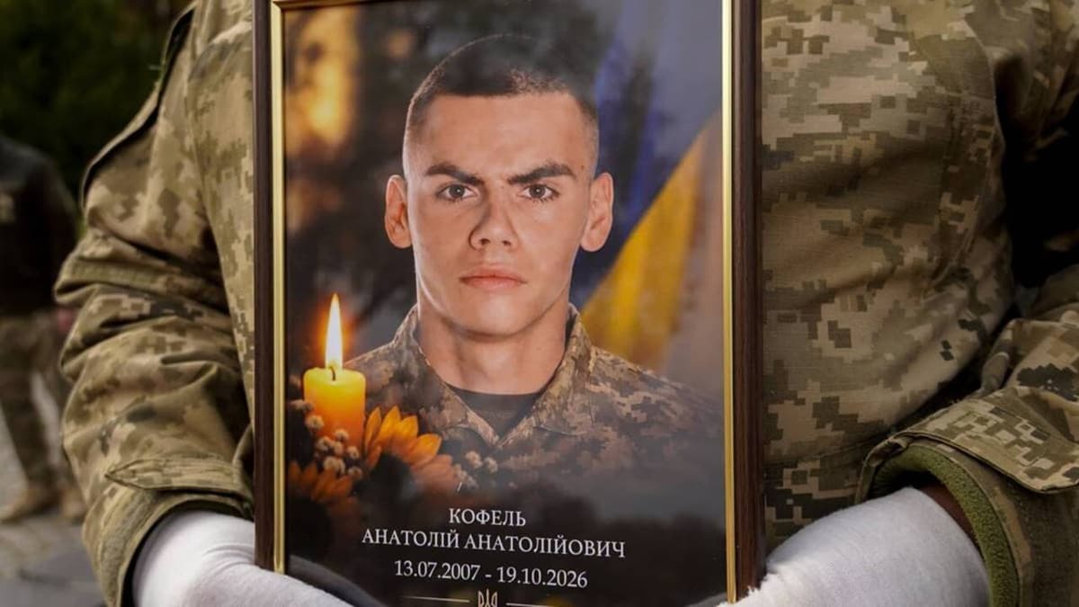 Szívszorító veszteség Ungváron: Katonai temetés 19 éves harcosnak, akinek bátyja is a háború áldozata lett
