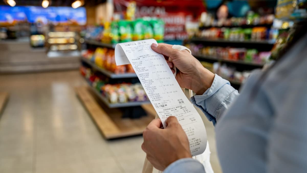 Emelkedő üzemanyagárak és vegyes élelmiszerárak jellemzik az ukrán inflációt