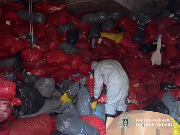 Illegális veszélyes orvosi hulladékot találtak Kijevben egy raktárban