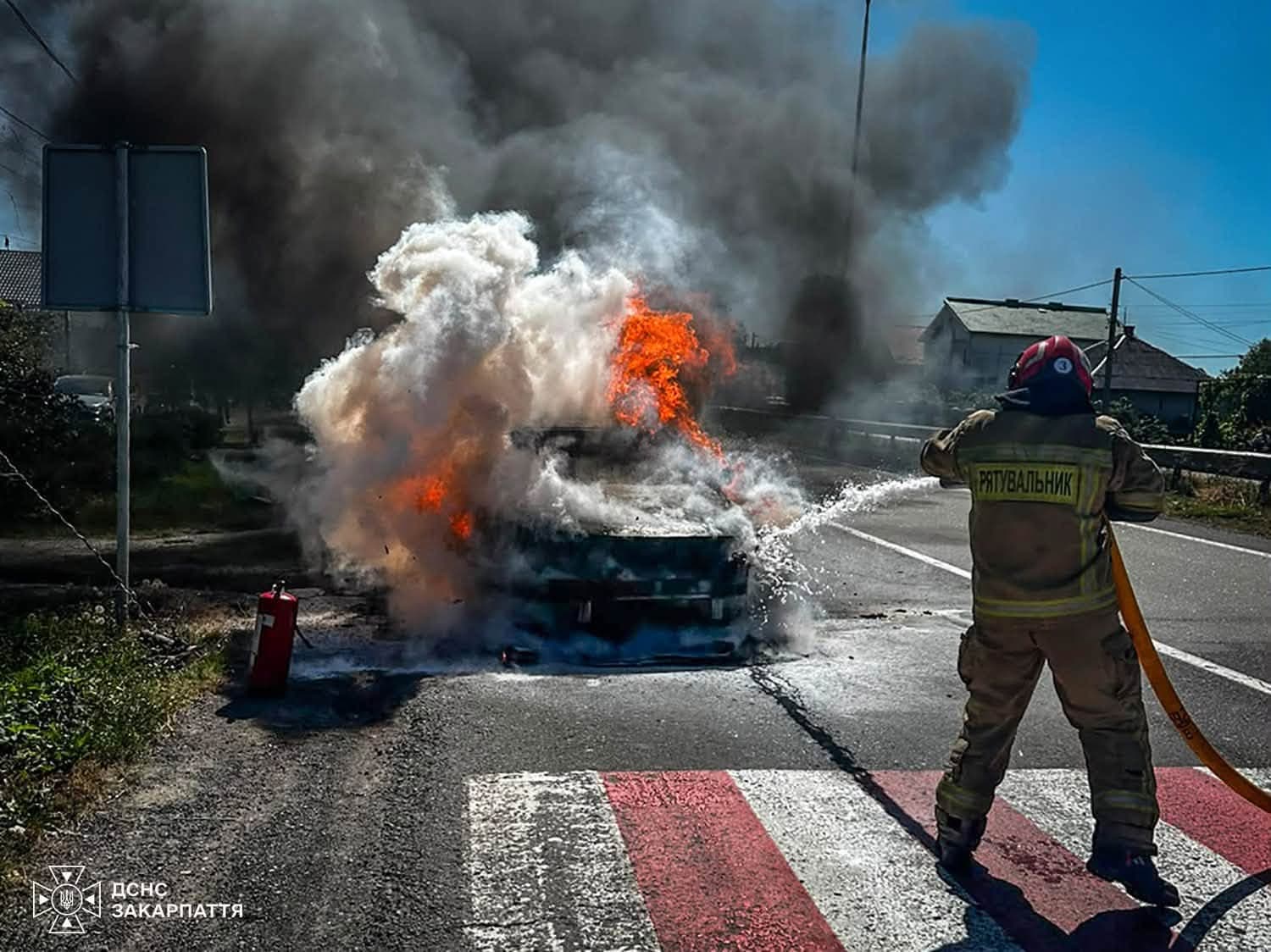 Lángokban állt egy autó Börvinges közelében az Ungvári járásban