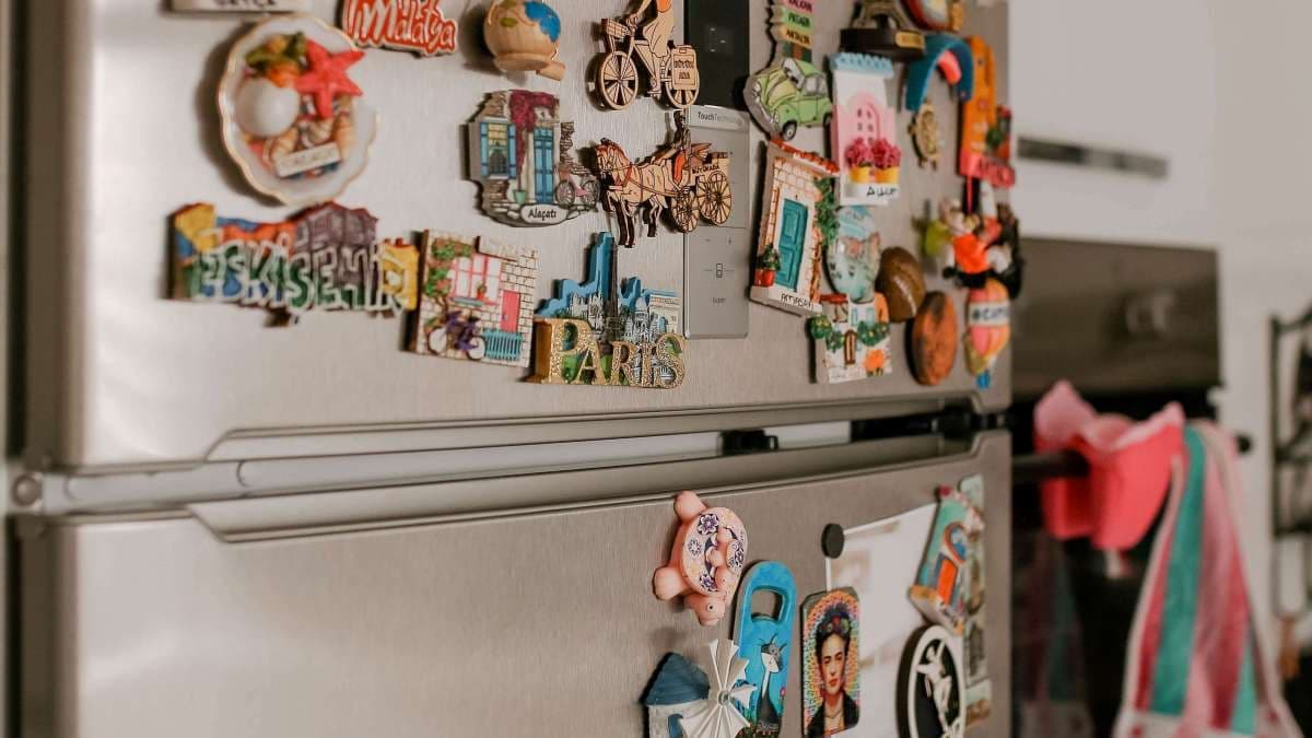 Mit árul el személyiségünkről a hűtőre ragasztott mágnesgyűjtemény?