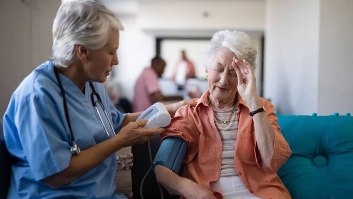 Stroke: Azonnali mentőhívás nélkülözhetetlen a hirtelen kialakuló tüneteknél