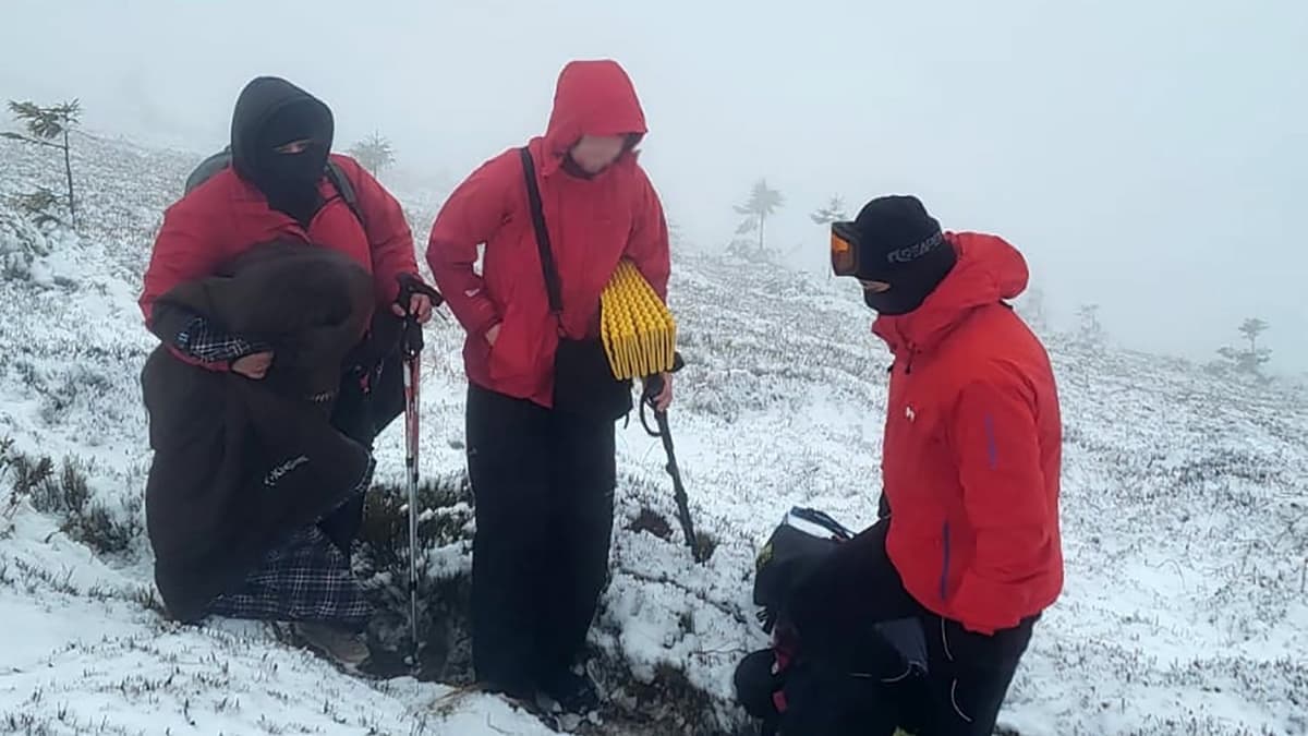 Kijevi turisták rekedtek a Kárpátok havas ösvényein