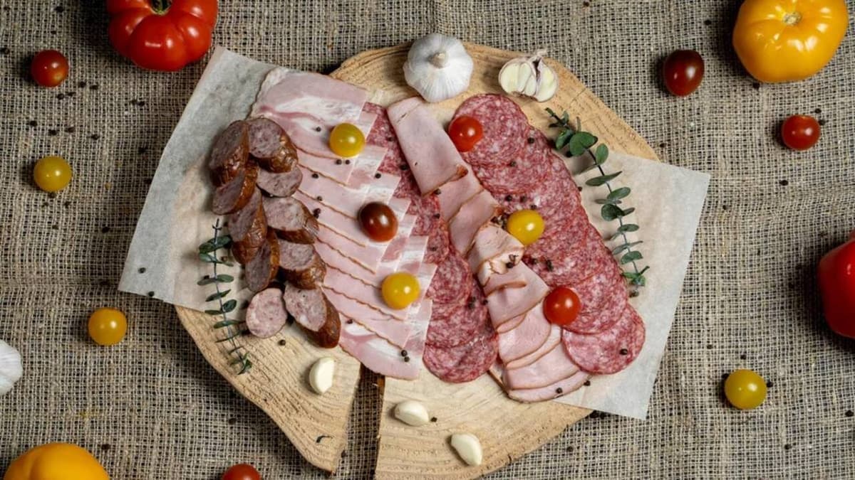 Egy szelet feldolgozott hús is növelheti a vastagbéldaganat kockázatát