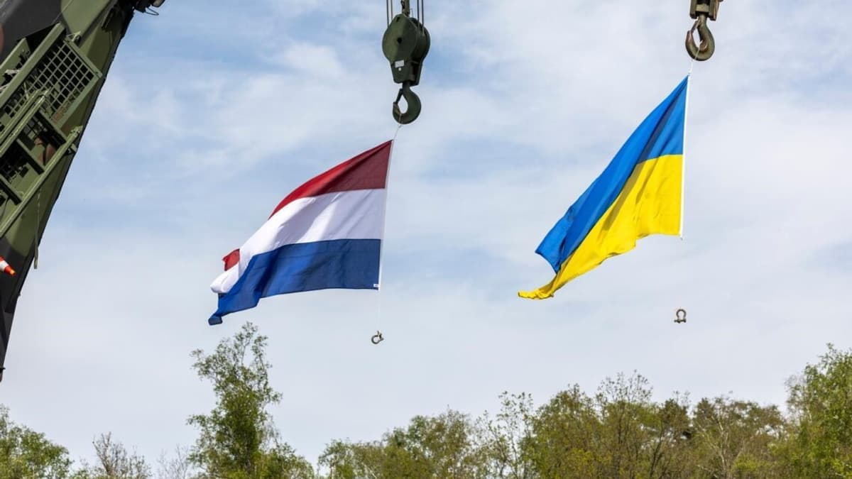 Hollandia 300 millió eurós segélyt biztosít Ukrajna újjáépítésére