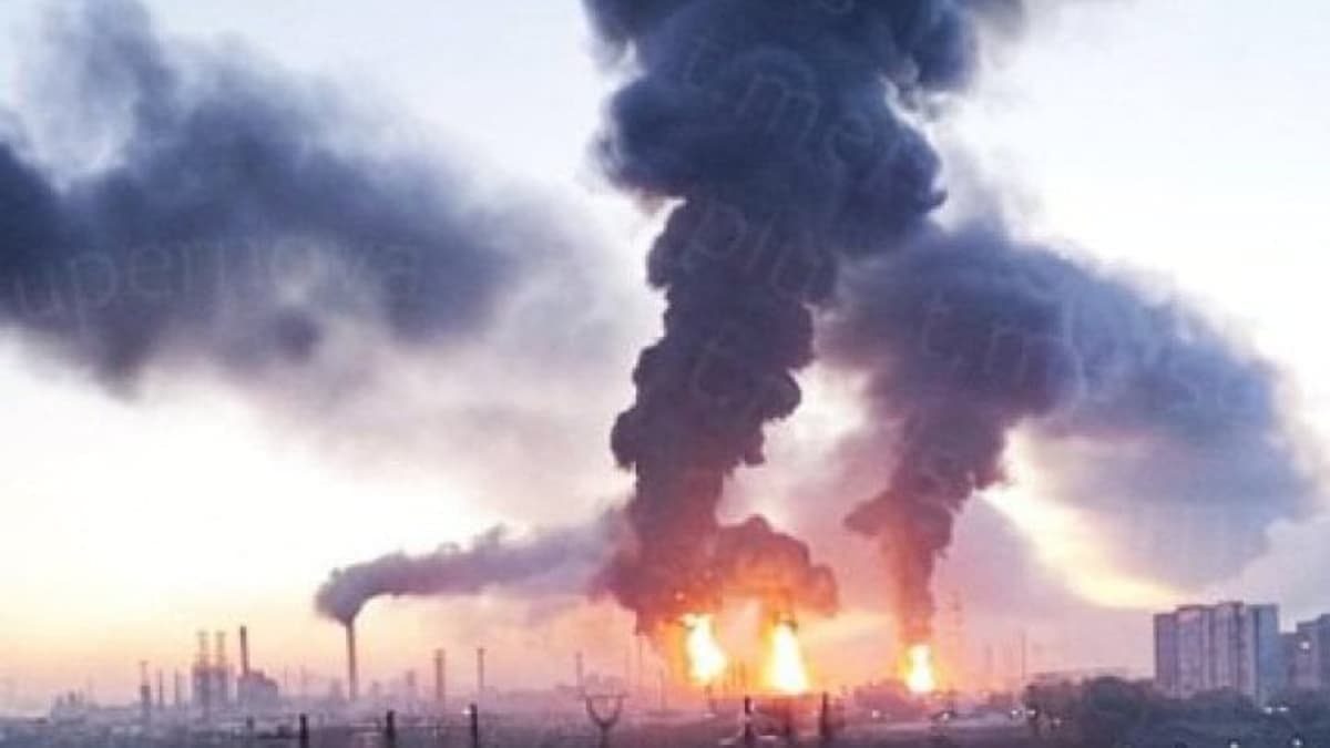 Lángokban állt a moszkvai finomító: üzemszünet a dróntámadás után
