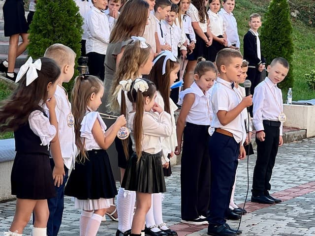 35 éves jubileumát ünnepelte a Beregszászi Bethlen Gábor Líceum az új tanév nyitányán