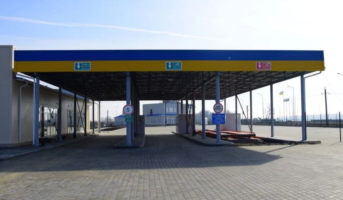 Orosz légicsapás miatt ideiglenesen lezárták az Orlivka határátkelőt Ukrajnában