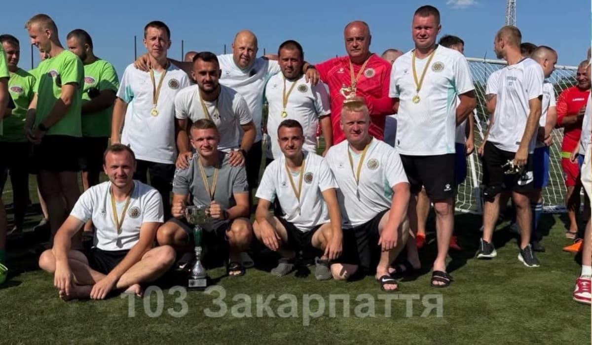 Ezüstéremmel tért haza a kárpátaljai mentőcsapat a minifutball-bajnokságról