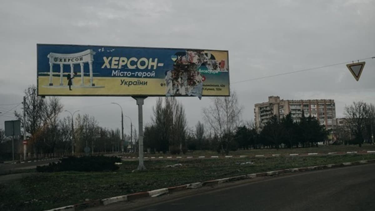Súlyosan megsebesült egy férfi Herszonban egy orosz aknán