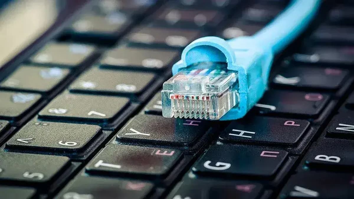 Ukrajna miniszterelnöke az internetbiztonság legrosszabb forgatókönyvéről beszélt