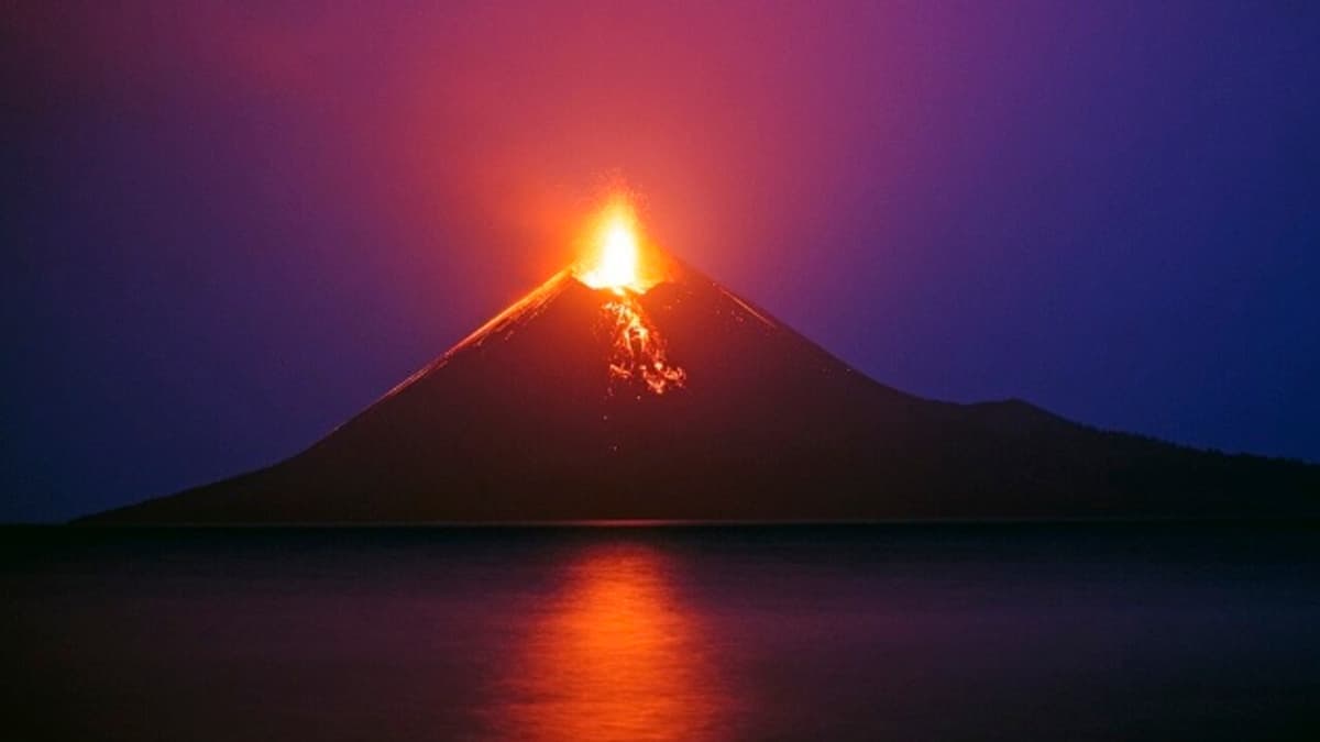 Indonéziában hét repülőtér lezárt az Anak Krakatau vulkán kitörése miatt